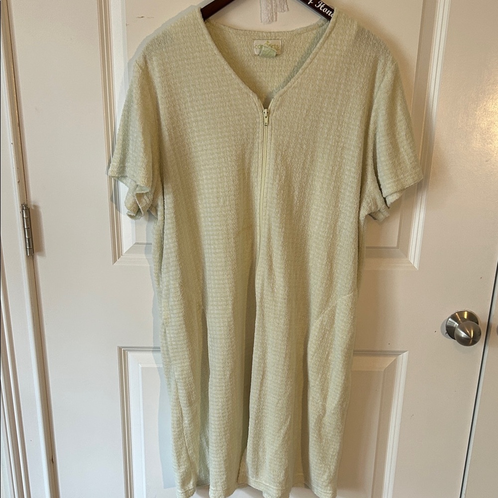 Green/ Cream Short Sleeve zip-up night dress